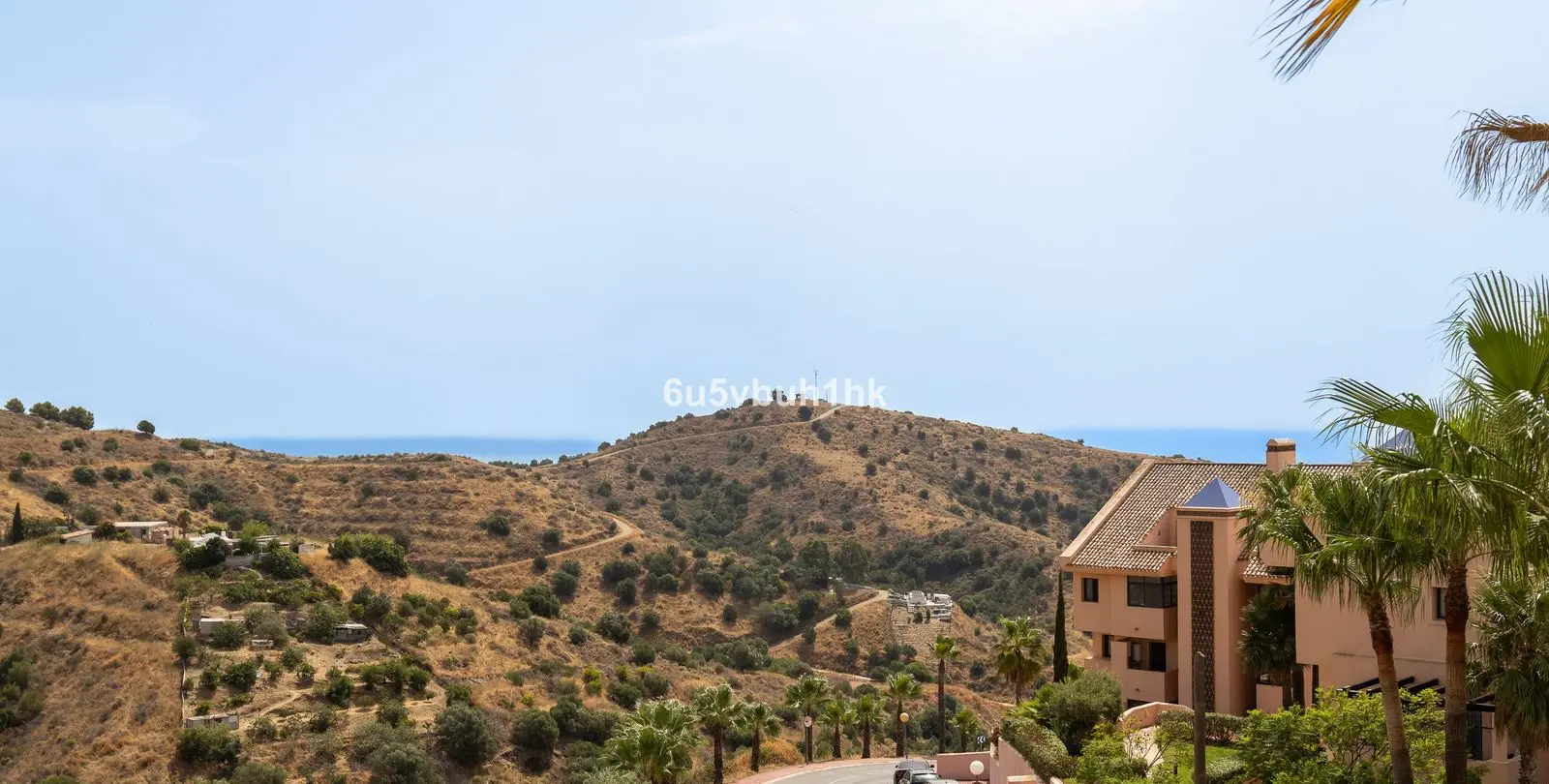 Sale of middle floor apartment in Calahonda 23