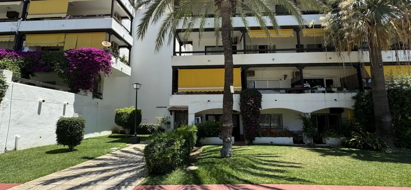 Venta de apartamento en planta baja en The Golden Mile 0