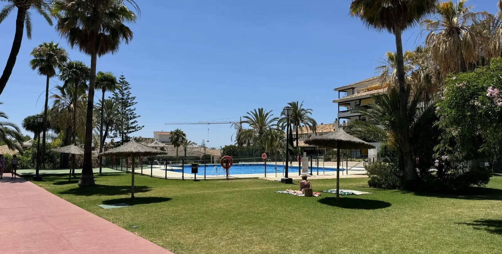 Sale of ground floor apartment in The Golden Mile 12