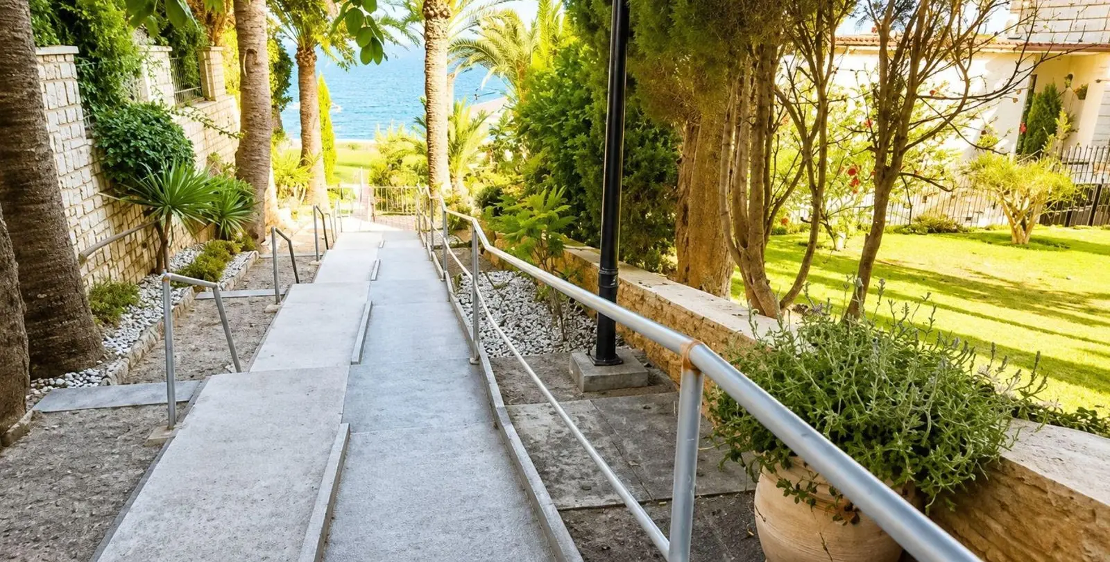 Sale of middle floor apartment in Torremolinos 13