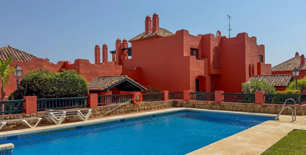 Venta de apartamento en planta media en Calahonda 4