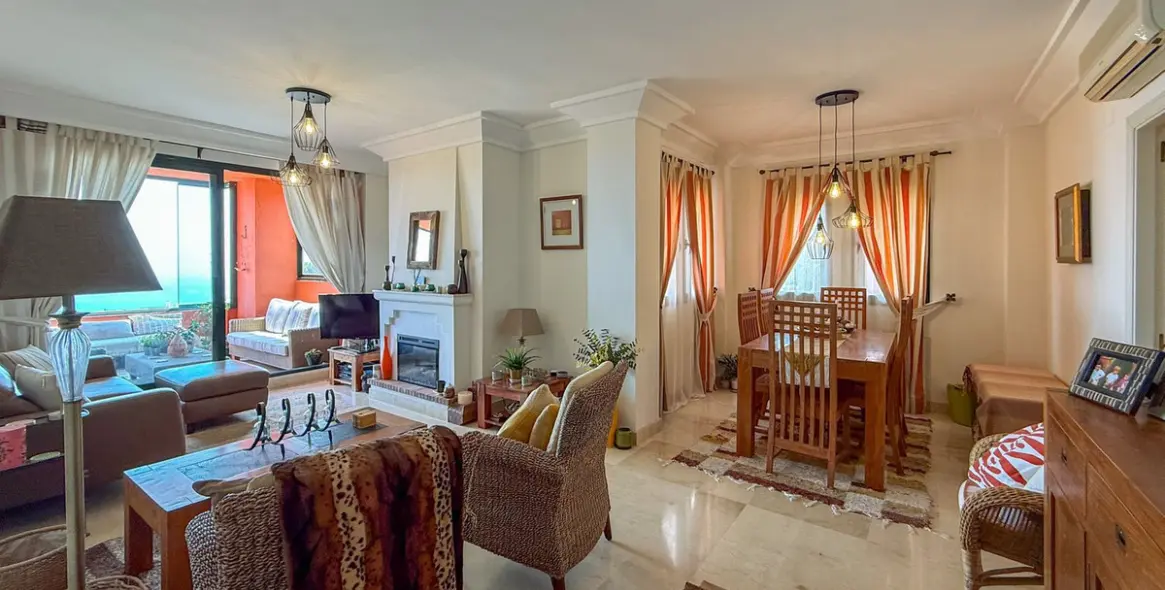 Venta de apartamento en planta media en Calahonda 5