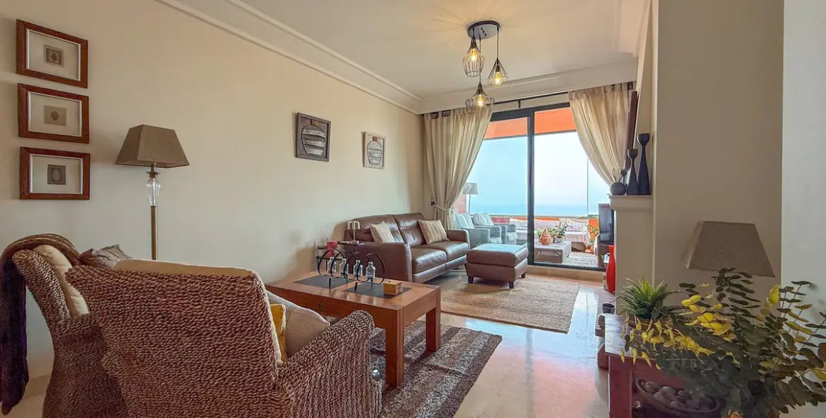 Venta de apartamento en planta media en Calahonda 6