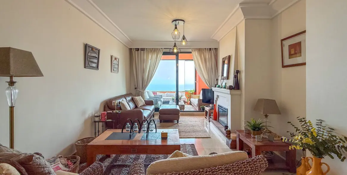 Venta de apartamento en planta media en Calahonda 7