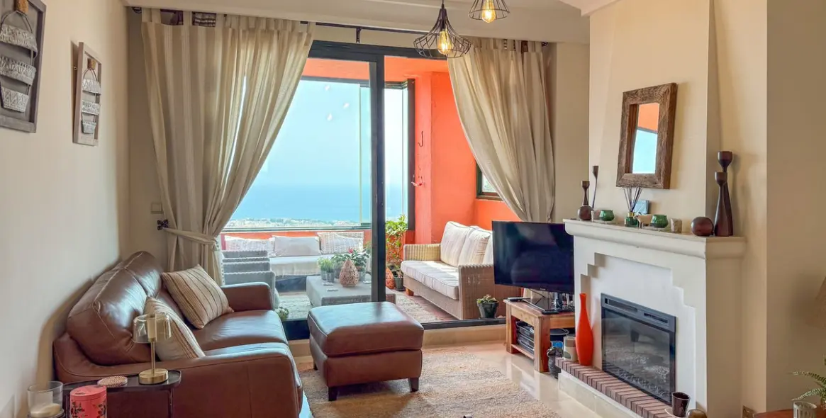 Venta de apartamento en planta media en Calahonda 8