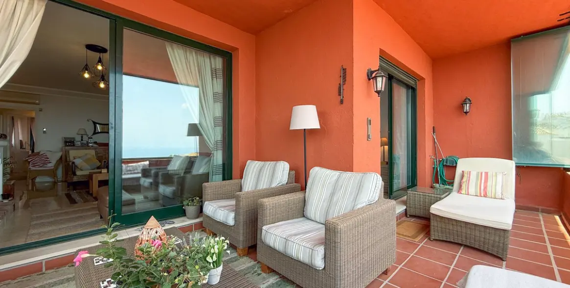 Venta de apartamento en planta media en Calahonda 14
