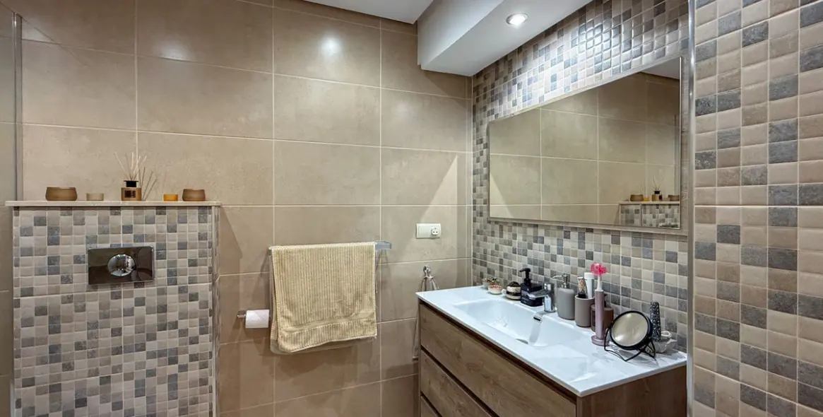 Venta de apartamento en planta media en Calahonda 20