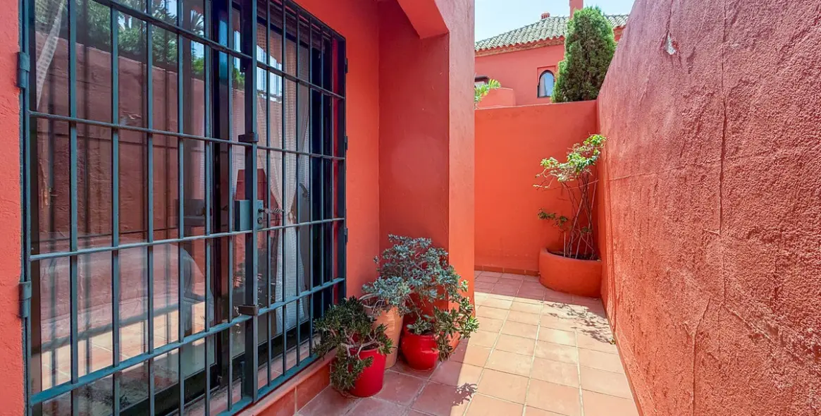 Venta de apartamento en planta media en Calahonda 29
