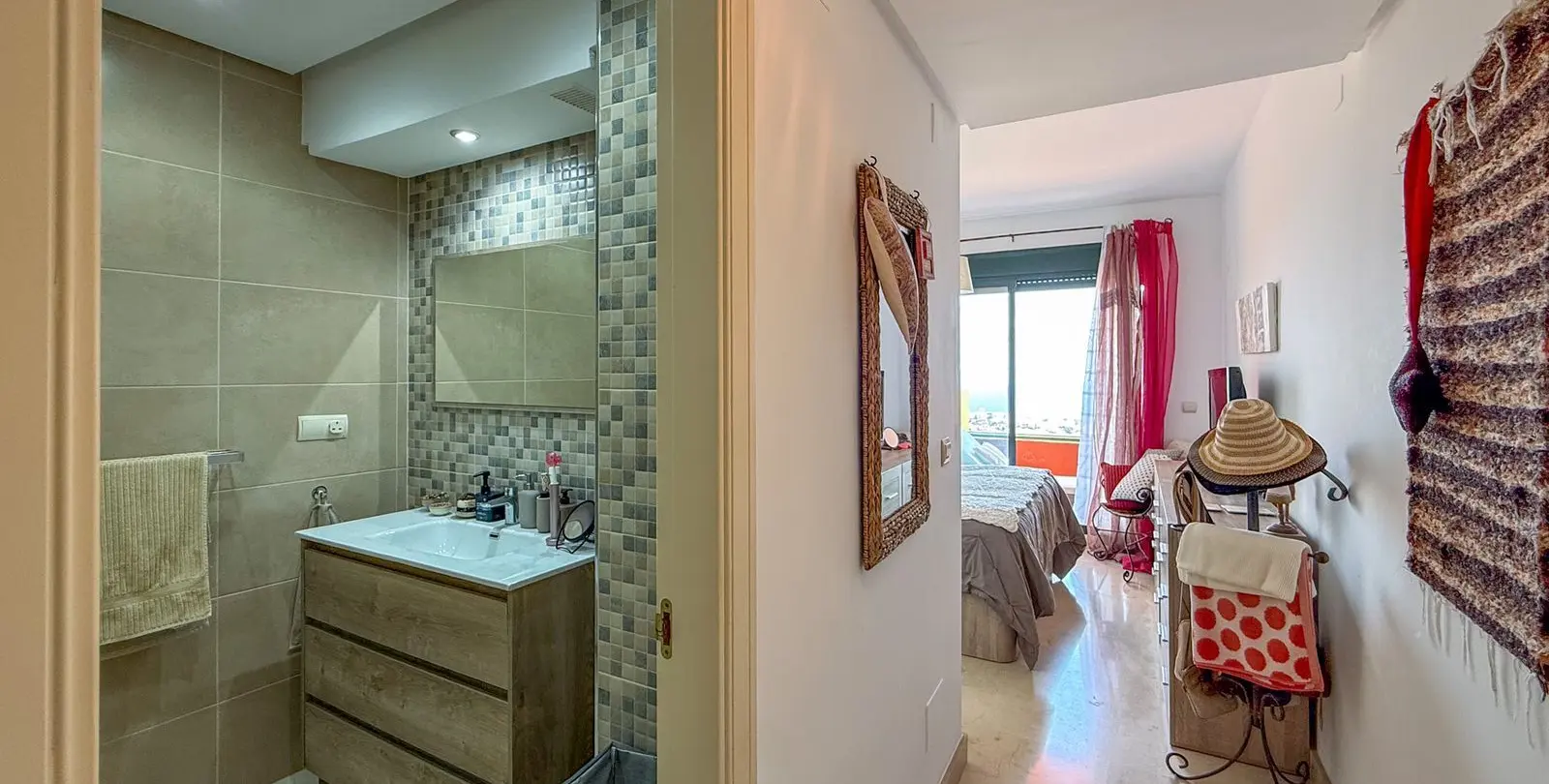 Sale of middle floor apartment in Calahonda 16