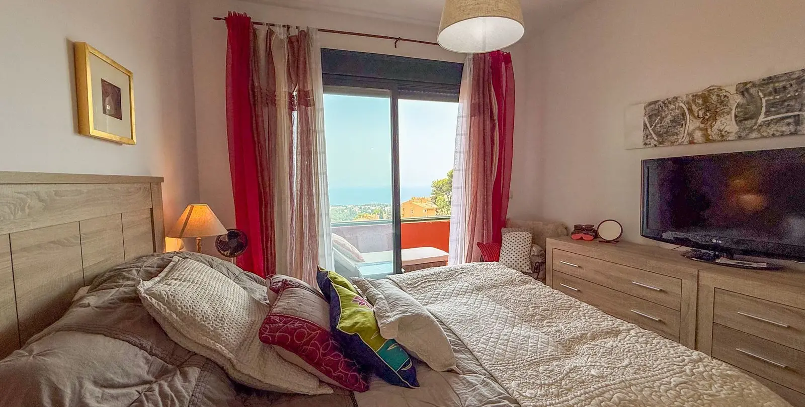 Sale of middle floor apartment in Calahonda 18