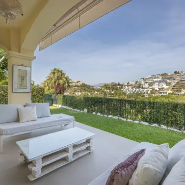 Venta de apartamento en planta baja en Benahavís
