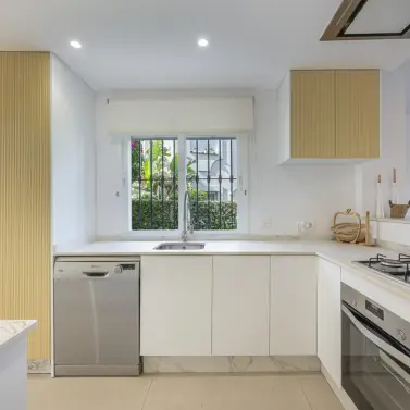Venta de apartamento en planta baja en Benahavís