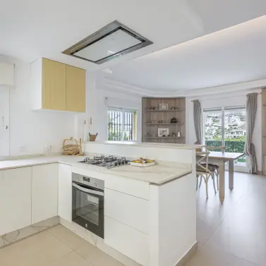 Venta de apartamento en planta baja en Benahavís