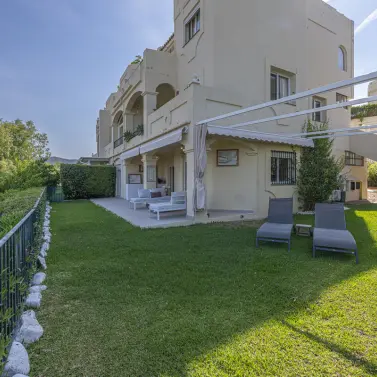 Venta de apartamento en planta baja en Benahavís