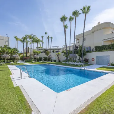 Venta de apartamento en planta baja en Benahavís