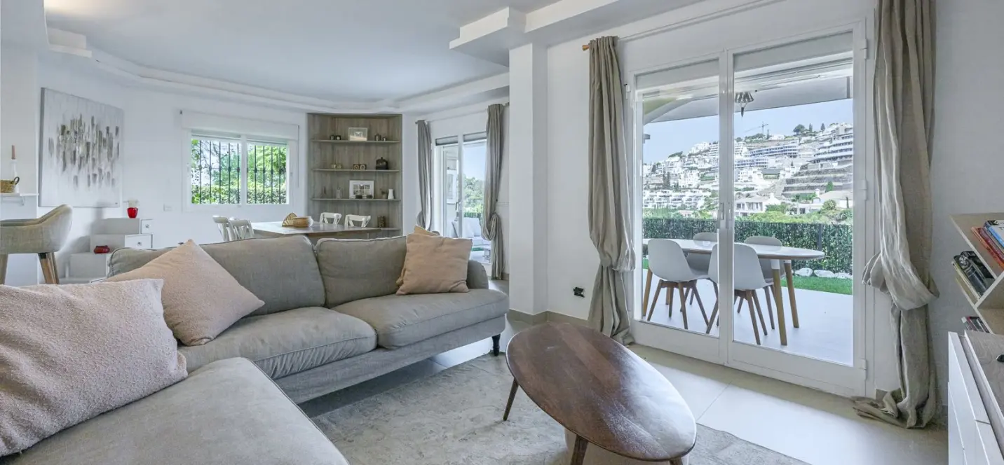 Sale of ground floor apartment in Benahavís 1