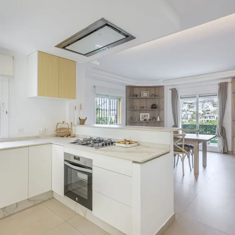 Sale of ground floor apartment in Benahavís
