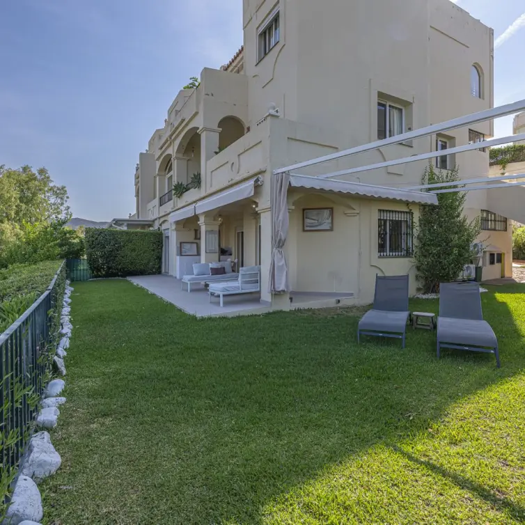 Sale of ground floor apartment in Benahavís
