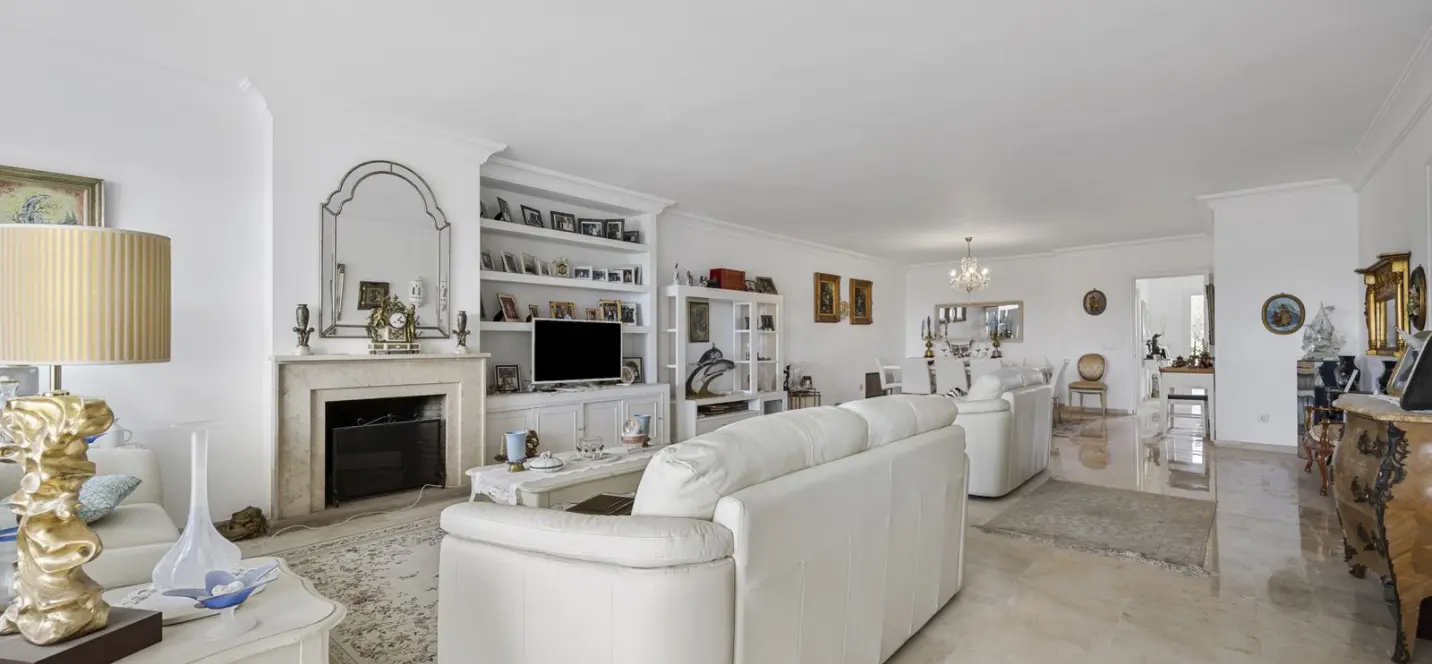 Продажа апартаментов на среднем этаже в Guadalmina Alta 3