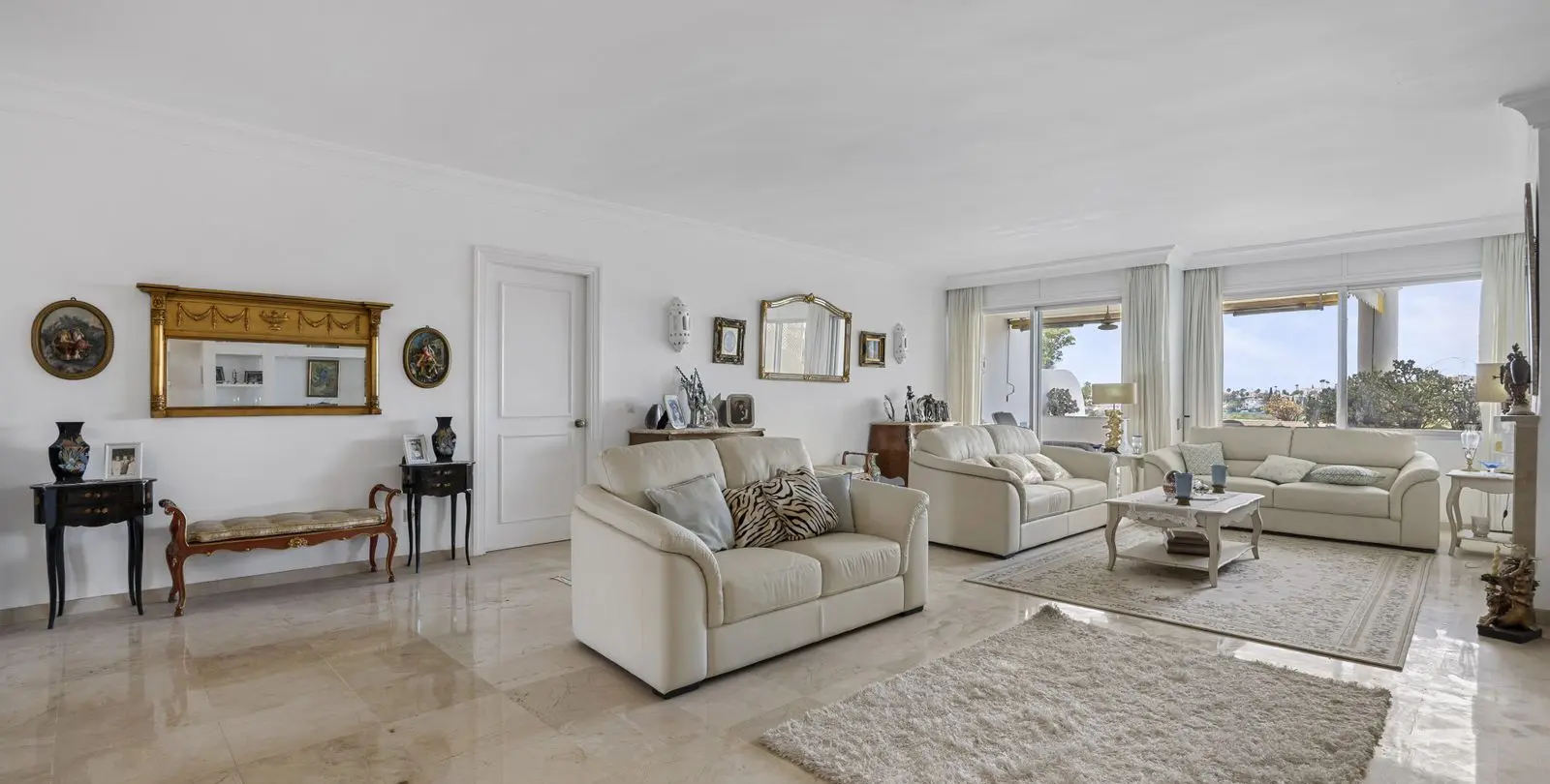 Продажа апартаментов на среднем этаже в Guadalmina Alta 5