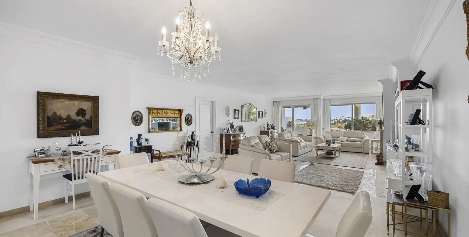Продажа апартаментов на среднем этаже в Guadalmina Alta 7