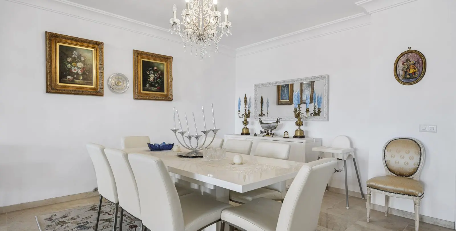 Продажа апартаментов на среднем этаже в Guadalmina Alta 9