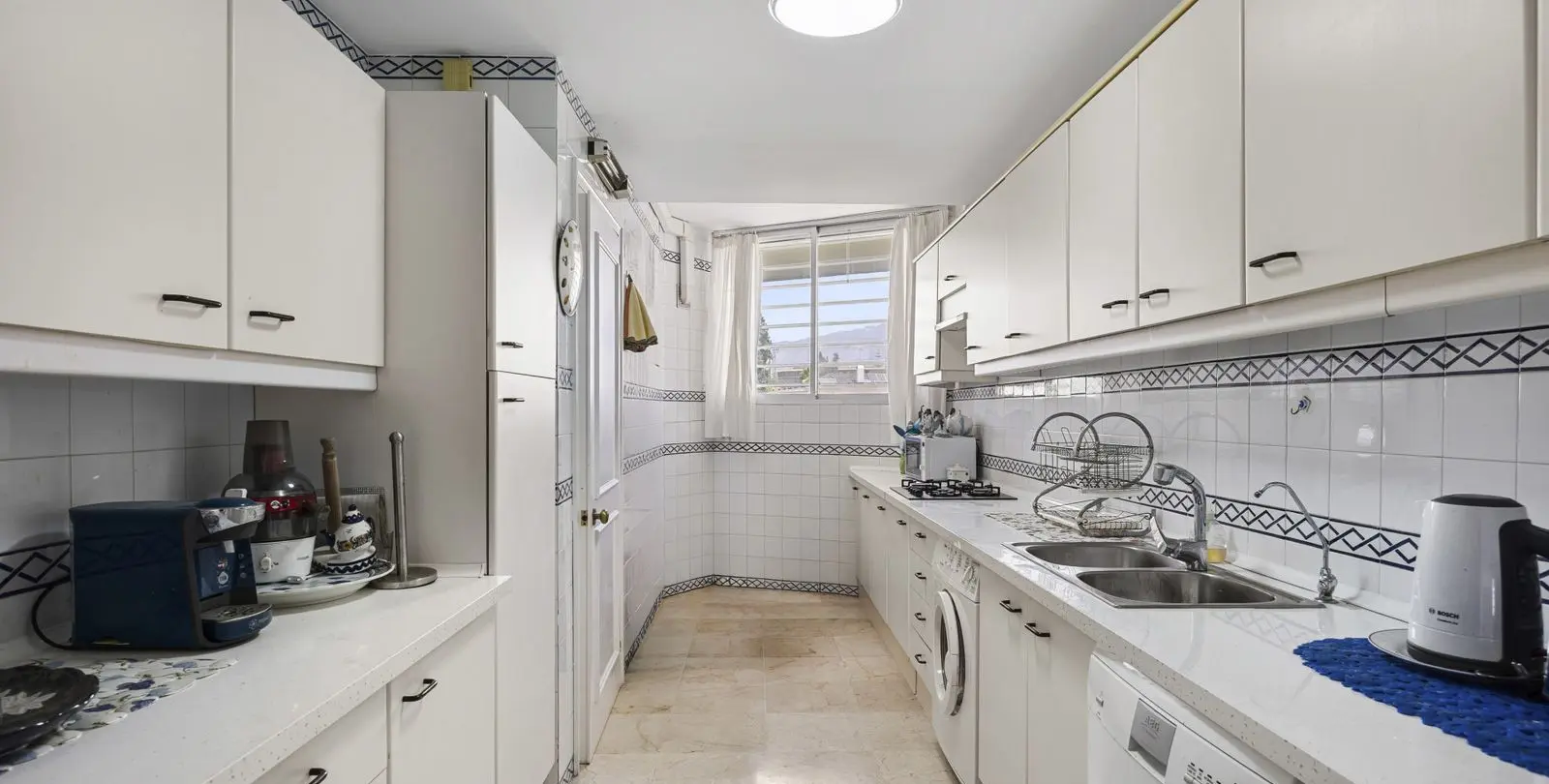 Продажа апартаментов на среднем этаже в Guadalmina Alta 11