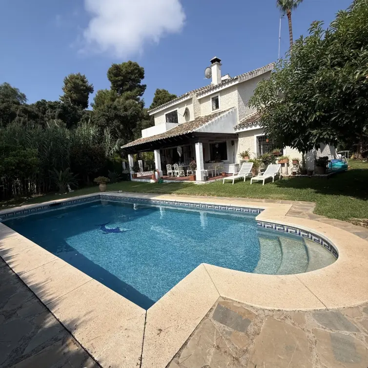 Sale of detached villa in Calahonda