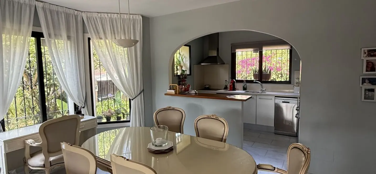 Sale of detached villa in Calahonda 3