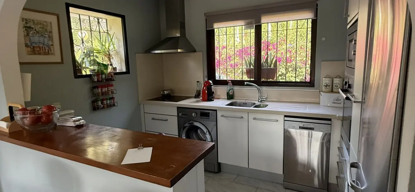 Sale of detached villa in Calahonda 4