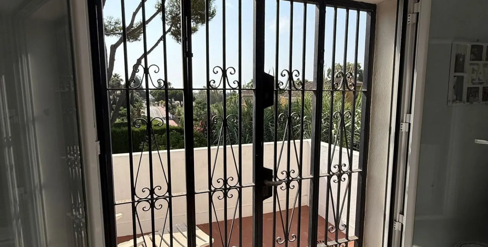 Sale of detached villa in Calahonda 9