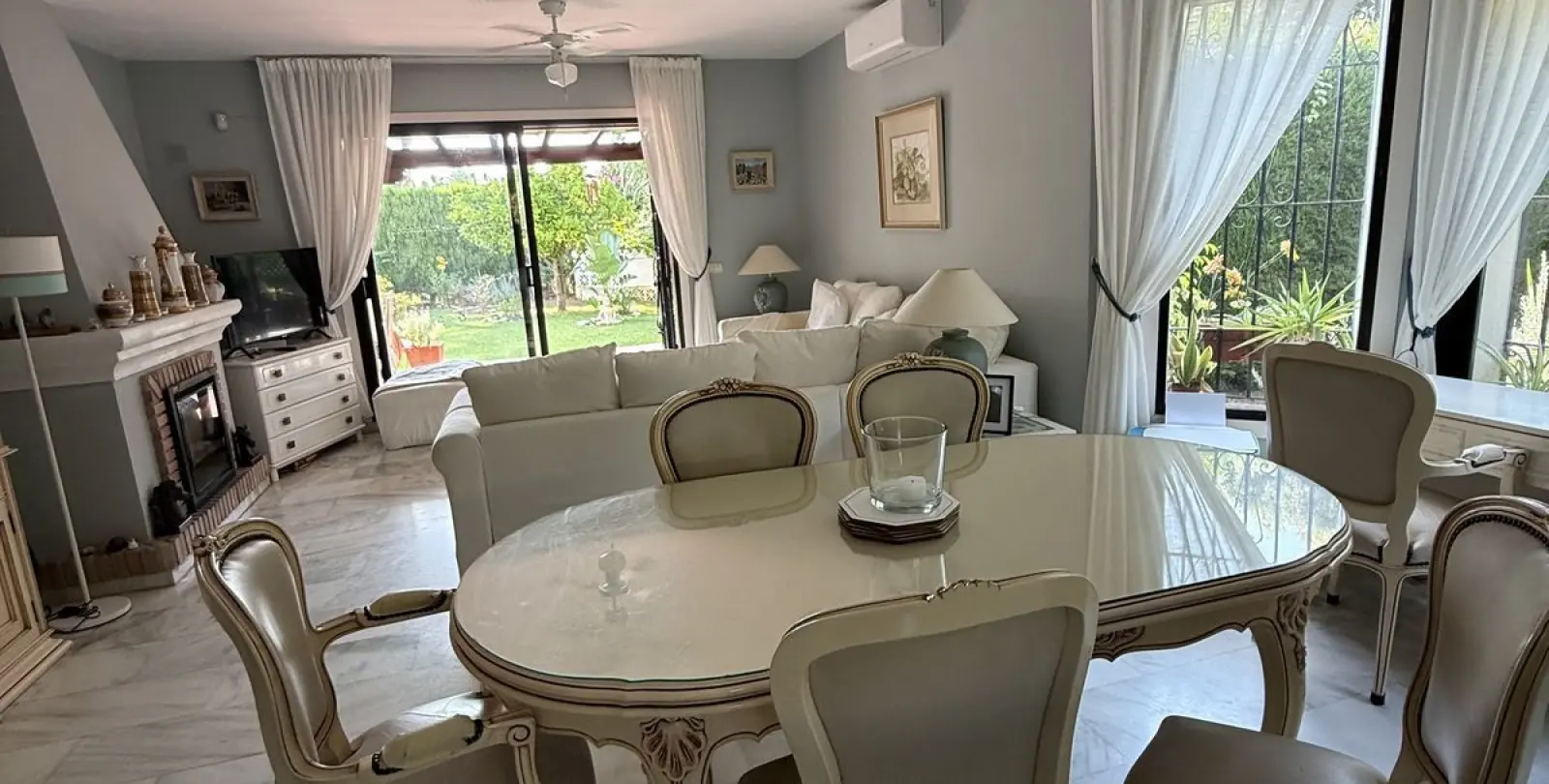 Sale of detached villa in Calahonda 11
