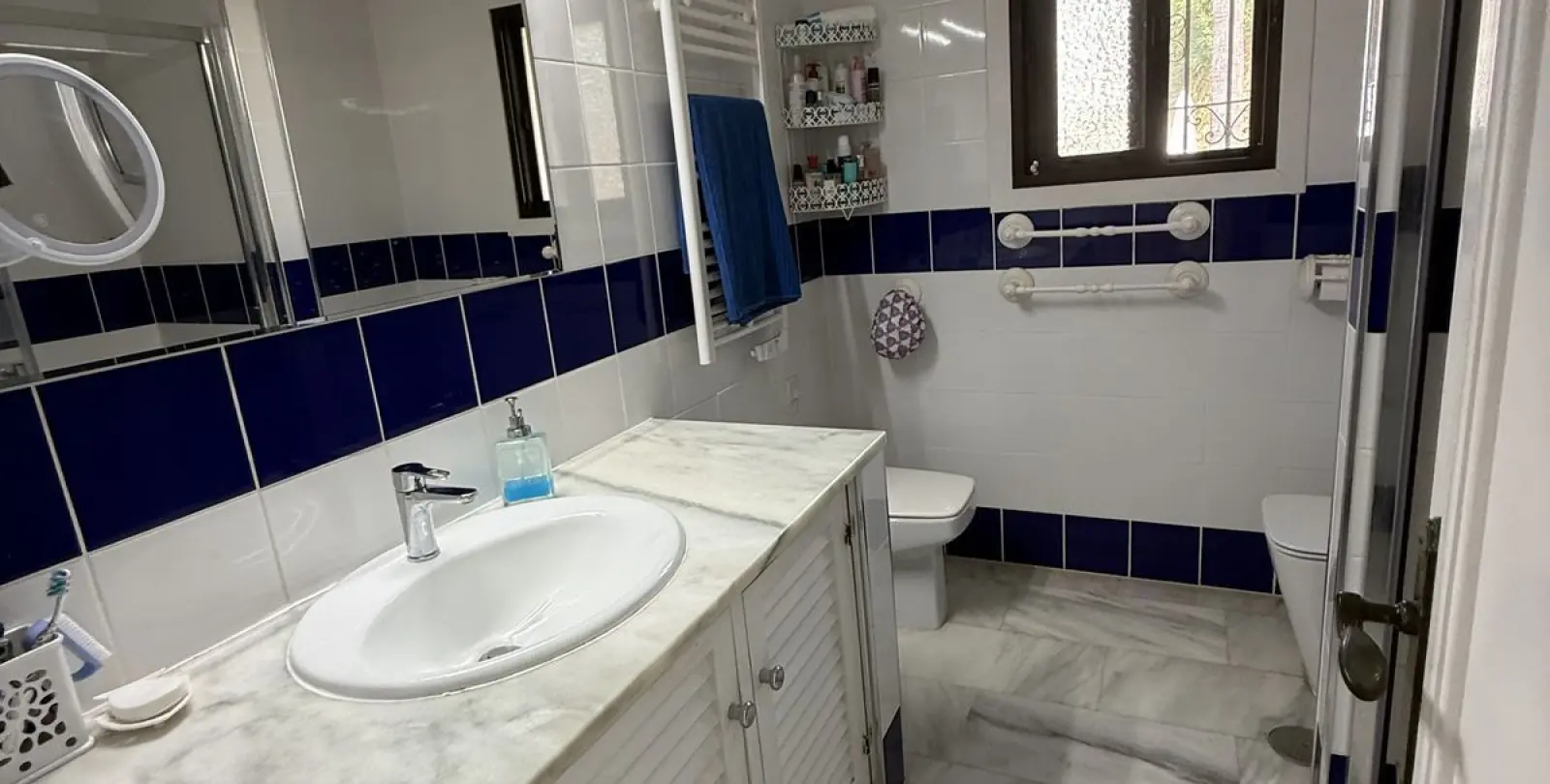 Sale of detached villa in Calahonda 14