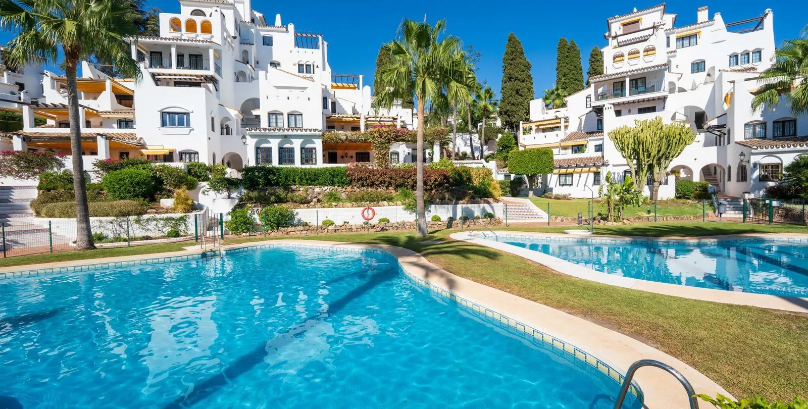 Продажа апартаментов на среднем этаже в Nueva Andalucía 16