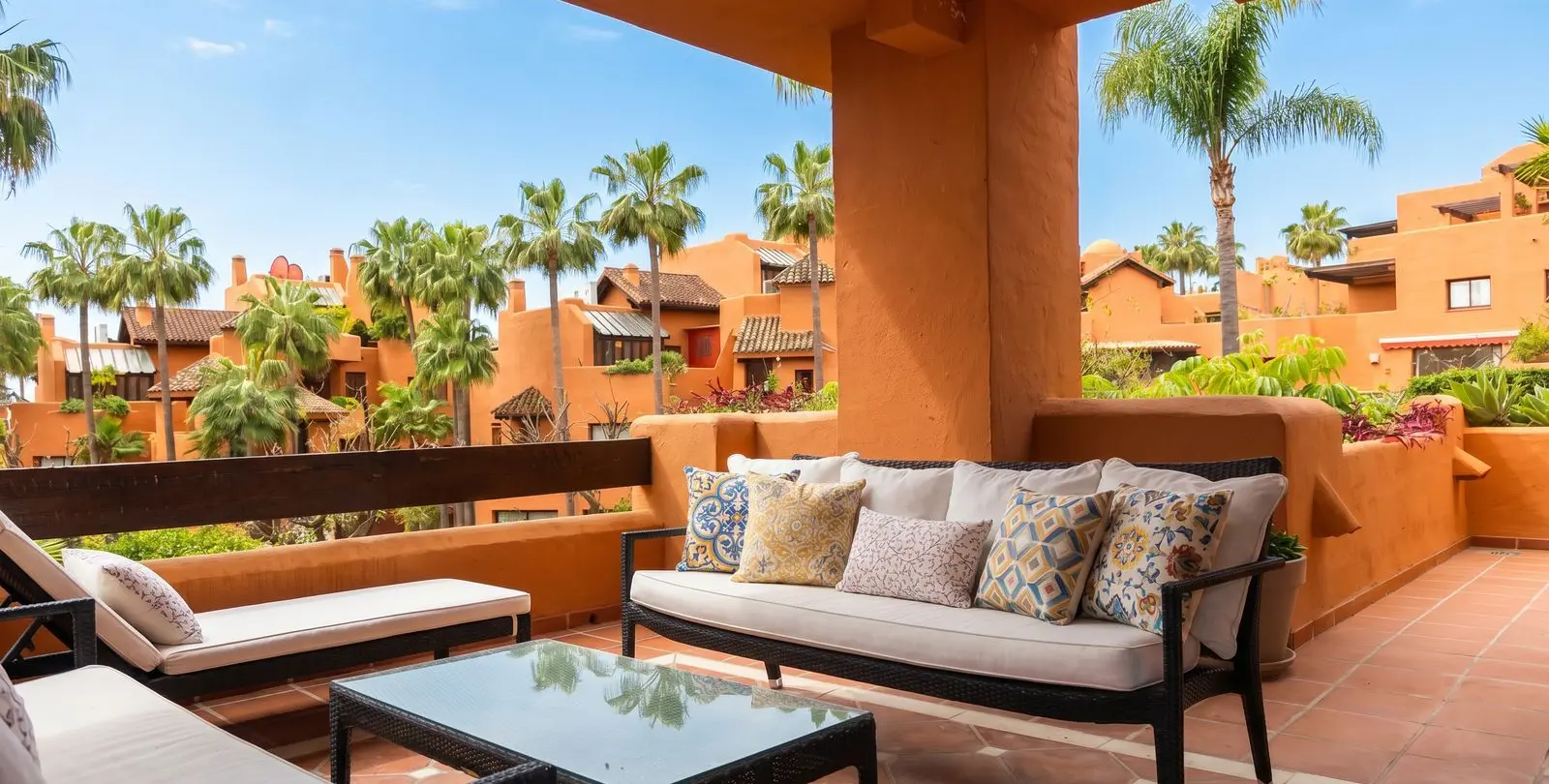 Sale of middle floor apartment in Nueva Andalucía 1