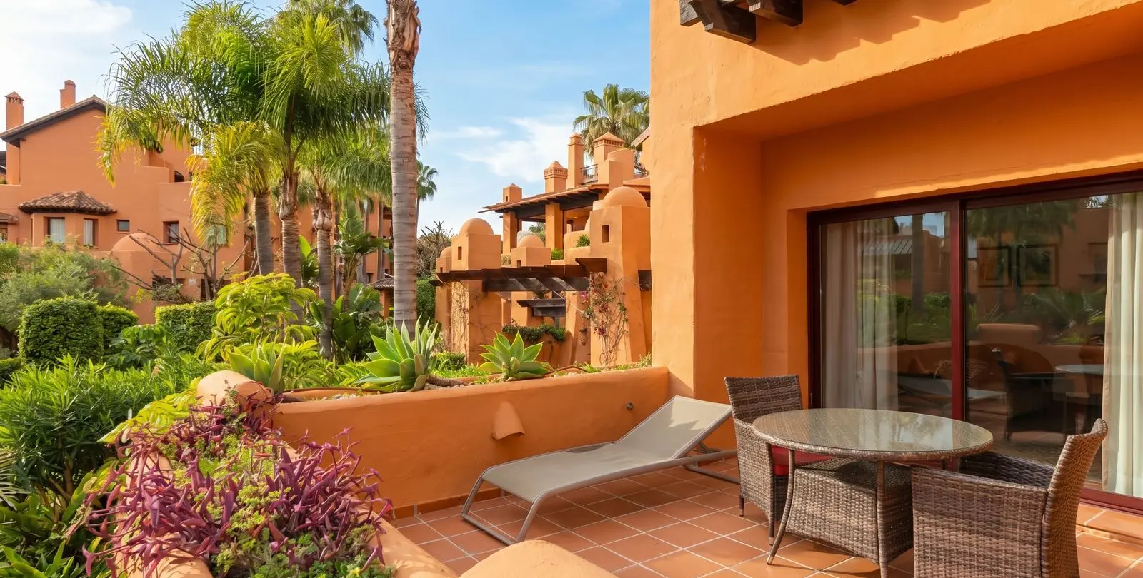 Sale of middle floor apartment in Nueva Andalucía 3