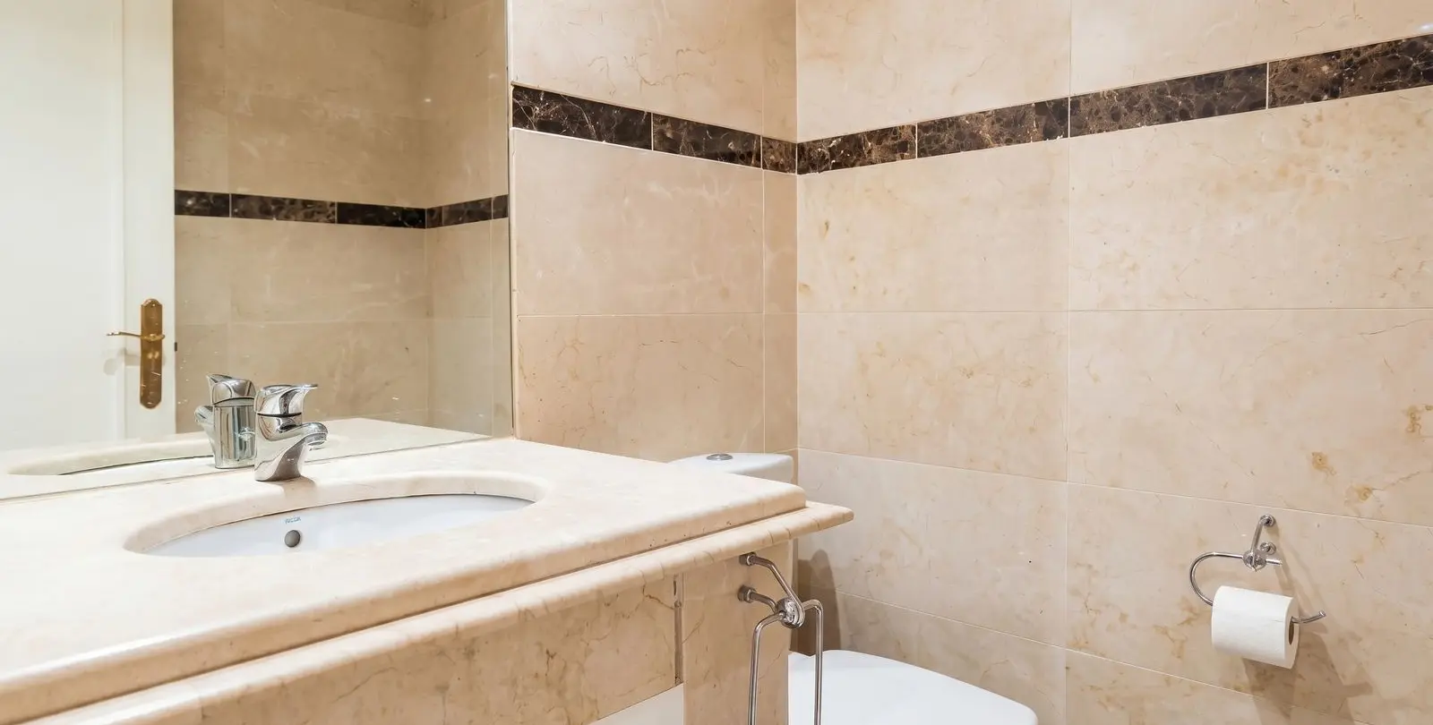 Sale of middle floor apartment in Nueva Andalucía 9