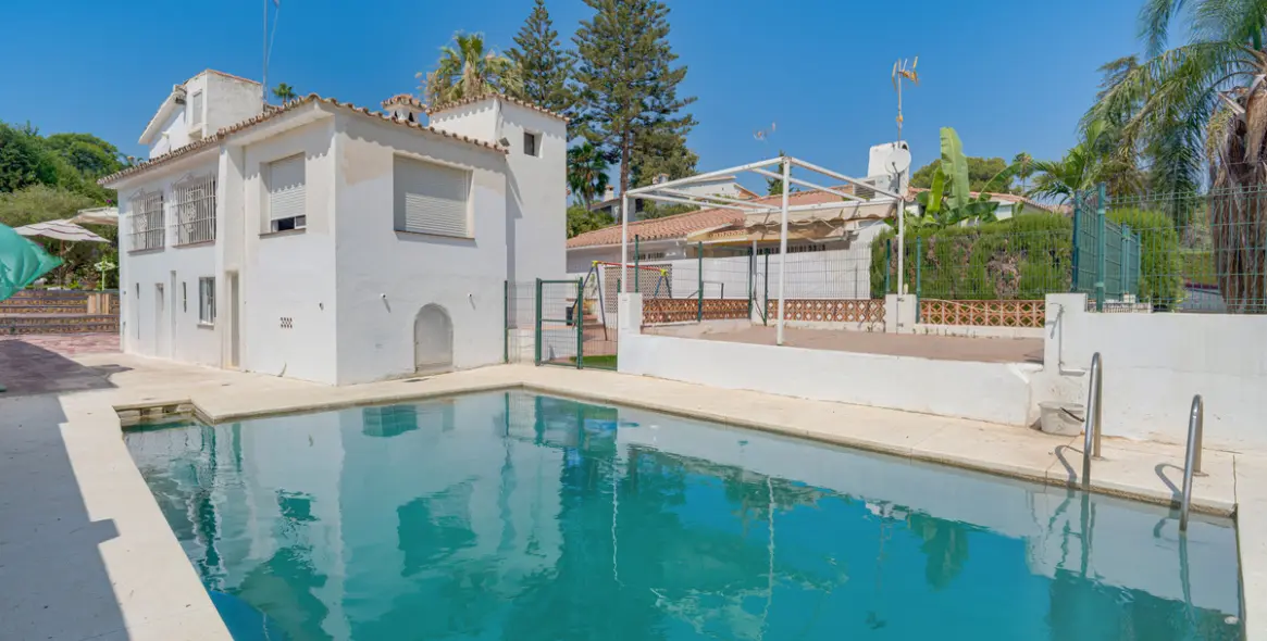 Sale of detached villa in Nueva Andalucía 1