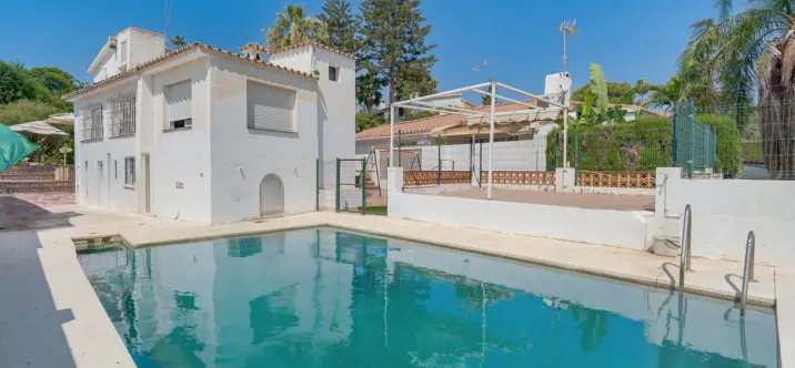 Sale of detached villa in Nueva Andalucía 0