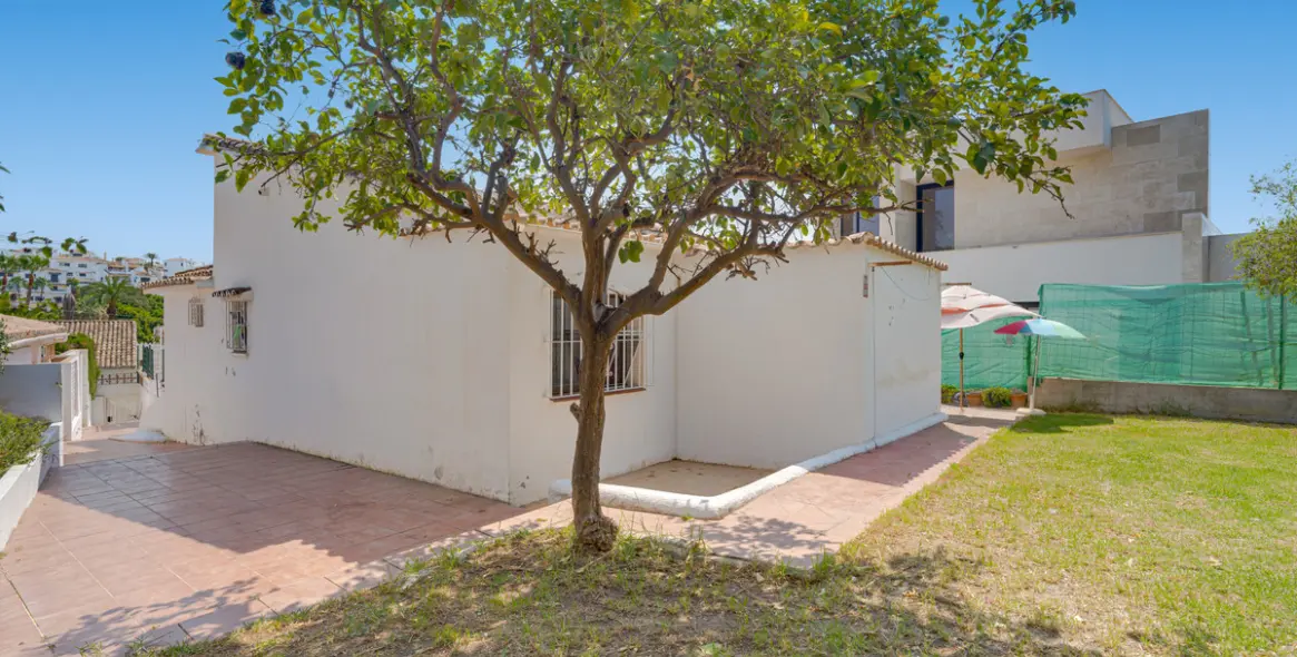 Sale of detached villa in Nueva Andalucía 9