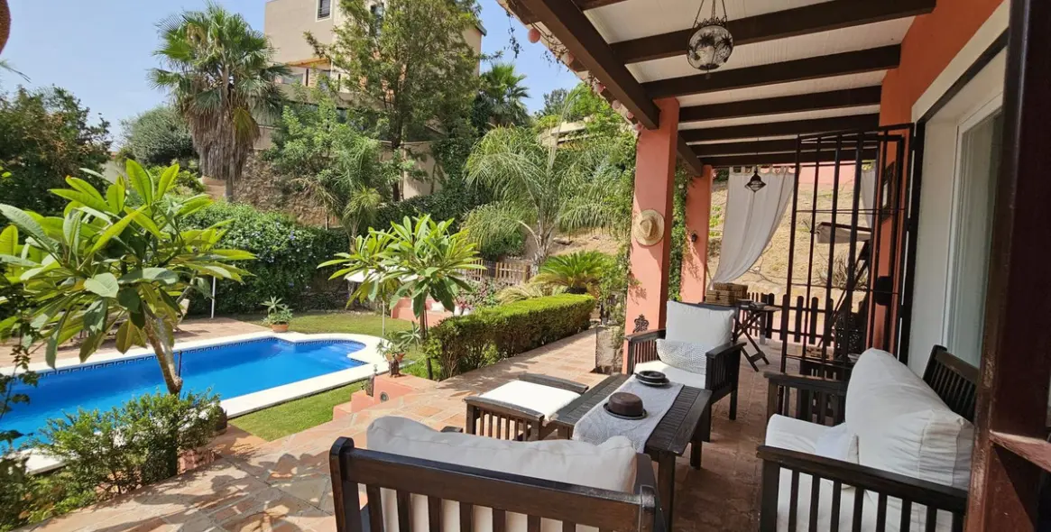 Venta de villa independiente en Pinares de San Antón 3
