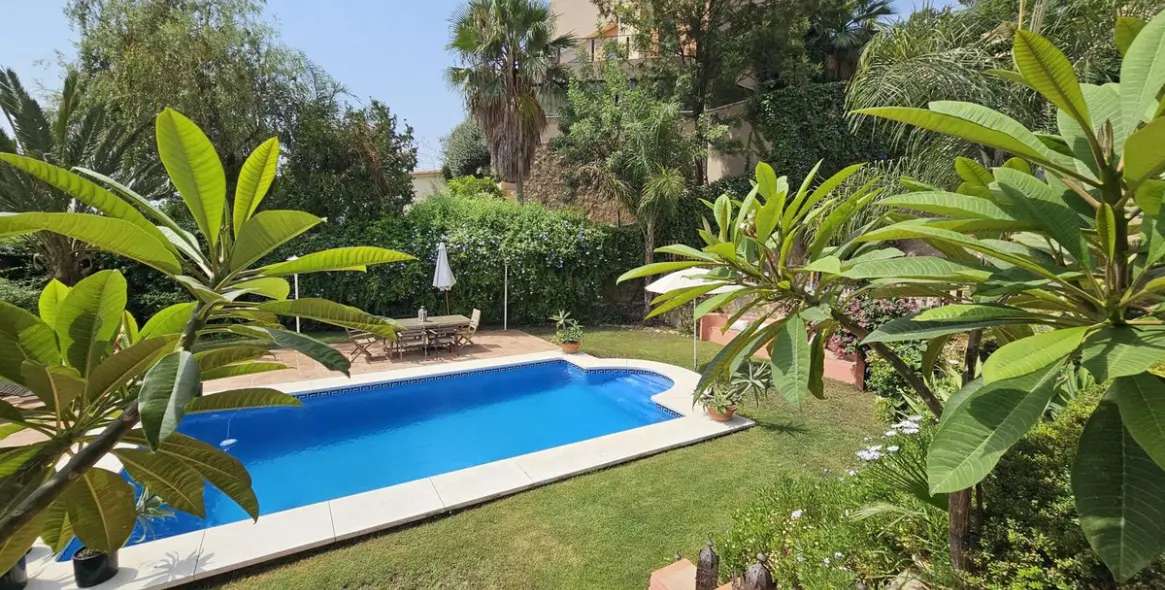 Venta de villa independiente en Pinares de San Antón 25
