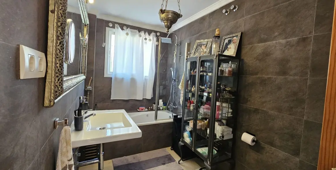 Venta de villa independiente en Pinares de San Antón 105