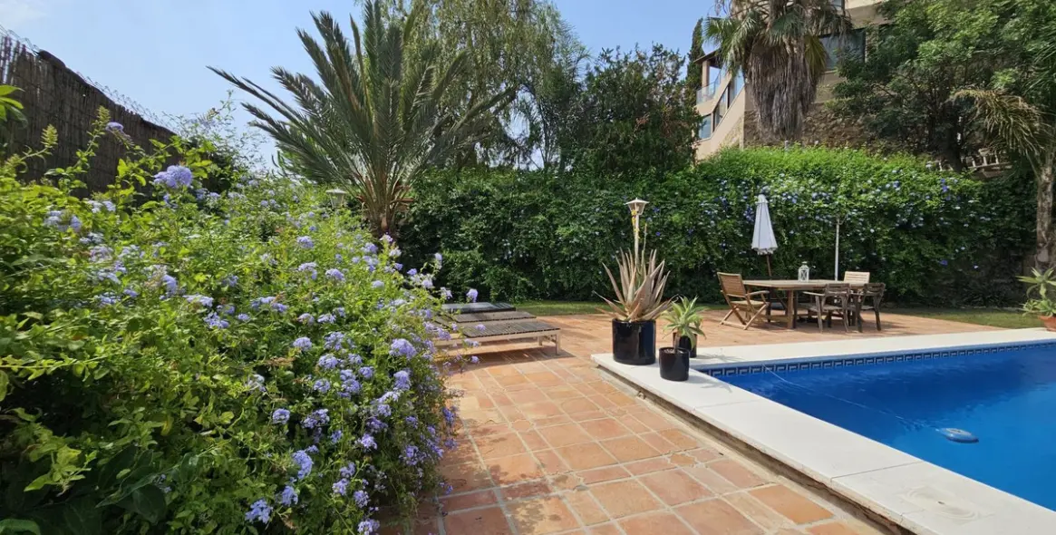 Venta de villa independiente en Pinares de San Antón 123