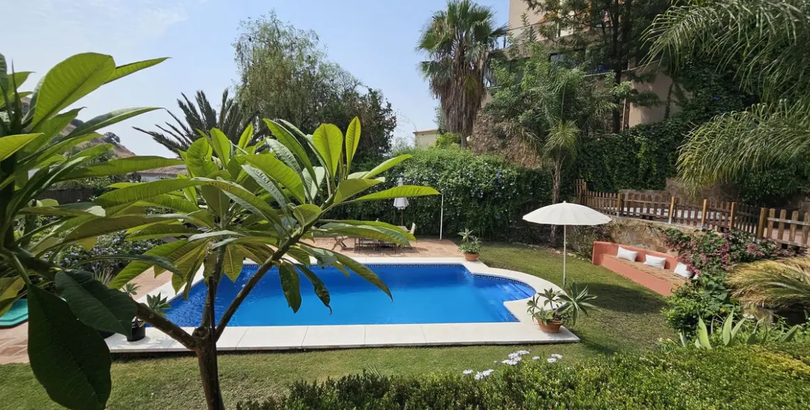 Venta de villa independiente en Pinares de San Antón 136
