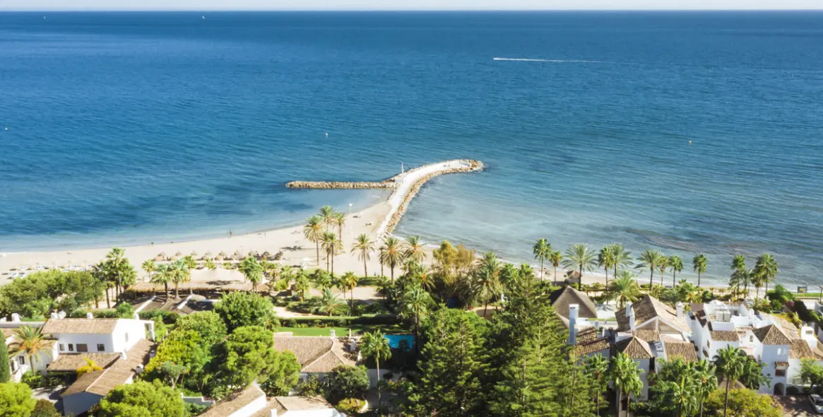 Venta de apartamento en planta media en The Golden Mile 1