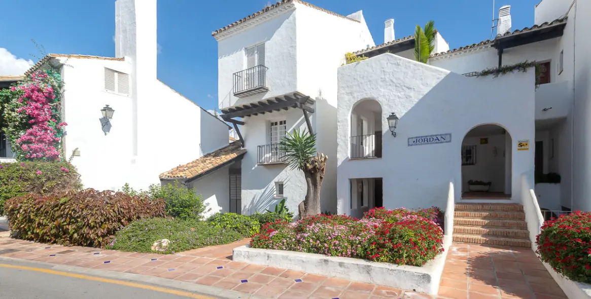 Venta de apartamento en planta media en The Golden Mile 2