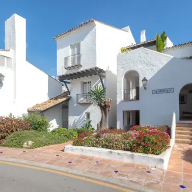 Venta de apartamento en planta media en The Golden Mile