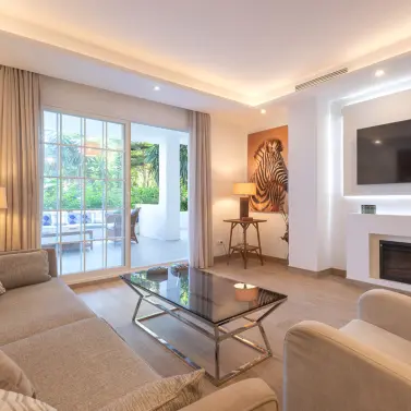 Venta de apartamento en planta media en The Golden Mile