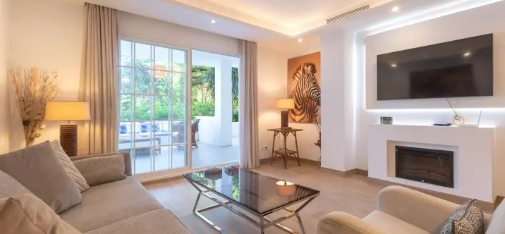 Venta de apartamento en planta media en The Golden Mile 2